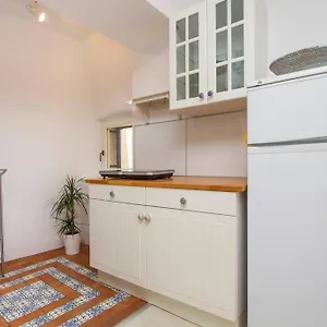 Comfortable Studio In Old Town Apartman
